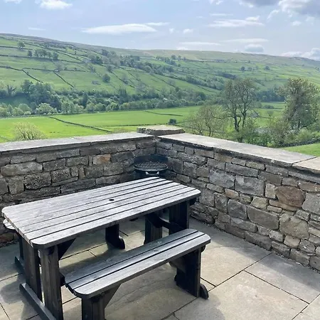 With Outstanding Views, Recently Renovated * Feetham
