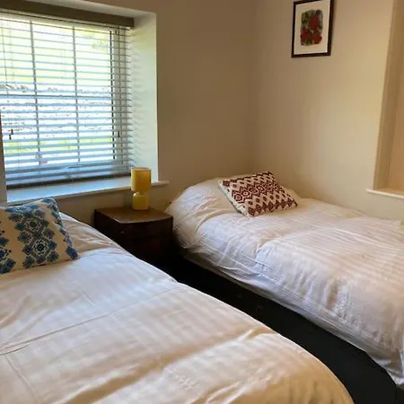 With Outstanding Views, Recently Renovated * Feetham