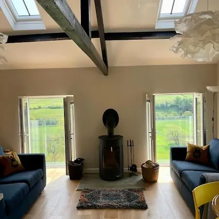 With Outstanding Views, Recently Renovated Apartment *