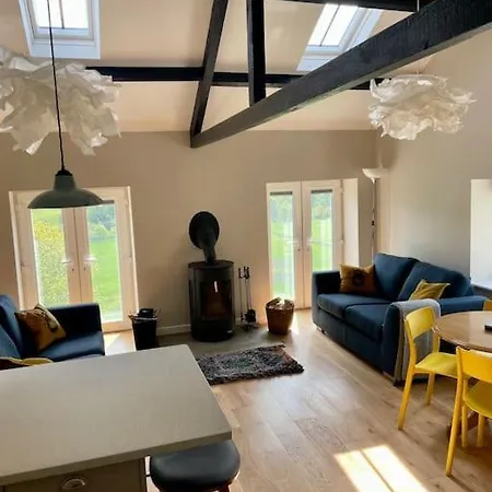 Apartment With Outstanding Views, Recently Renovated *
