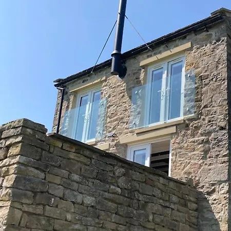 With Outstanding Views, Recently Renovated * Feetham