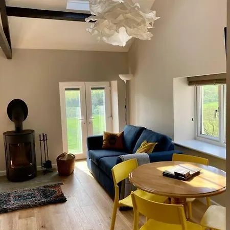 With Outstanding Views, Recently Renovated Apartment *