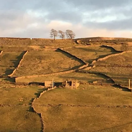 With Outstanding Views, Recently Renovated * Feetham
