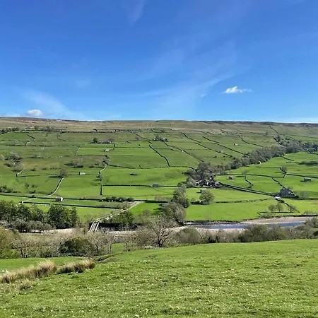 With Outstanding Views, Recently Renovated * Feetham